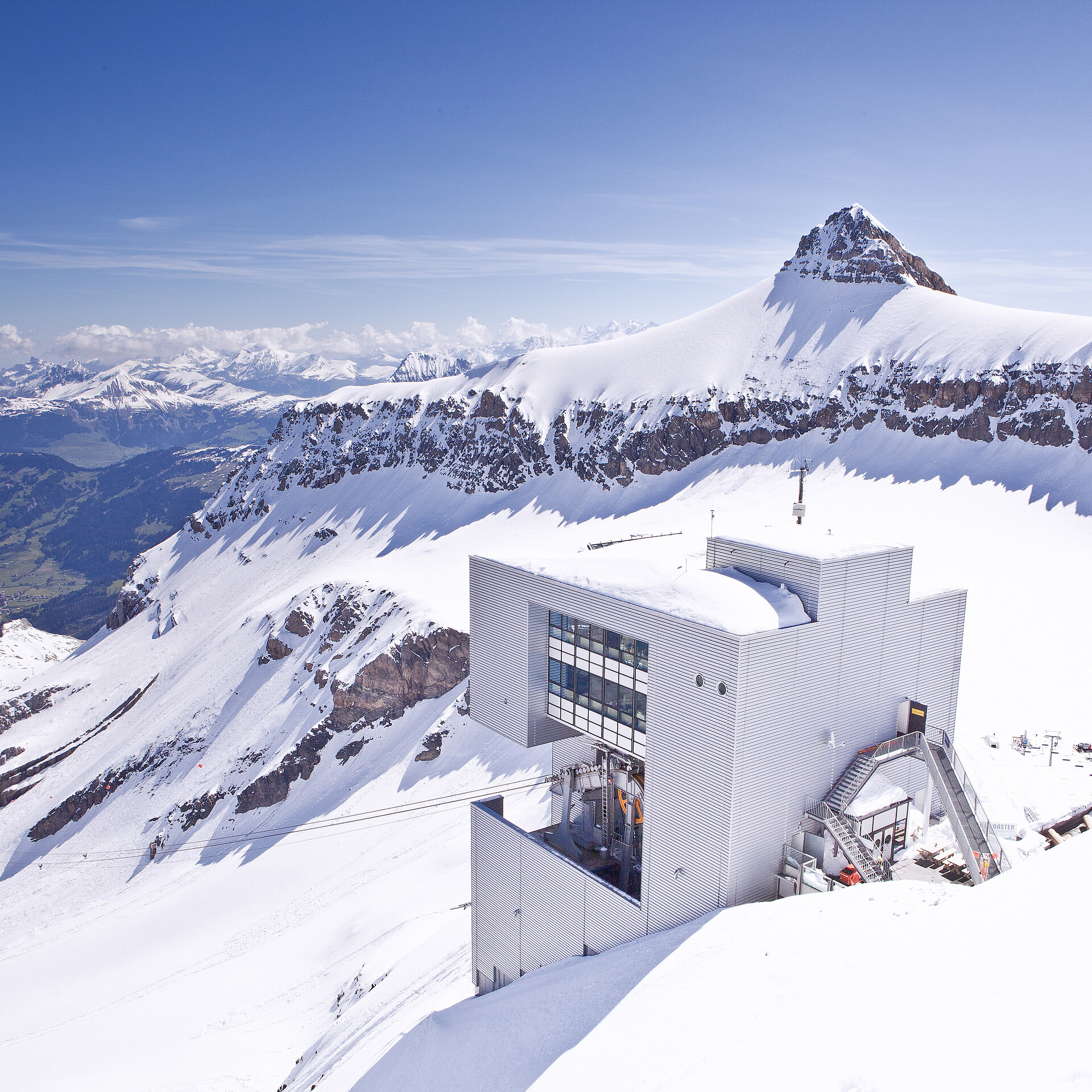 <p>Das Bergrestaurant Botta auf dem Glacier3000 mit exklusiver Aussicht auf die Alpen.&nbsp;</p>