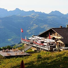 Hölzernes Chalet-Haus auf dem Wasserngrat mit herrlicher Aussicht.
