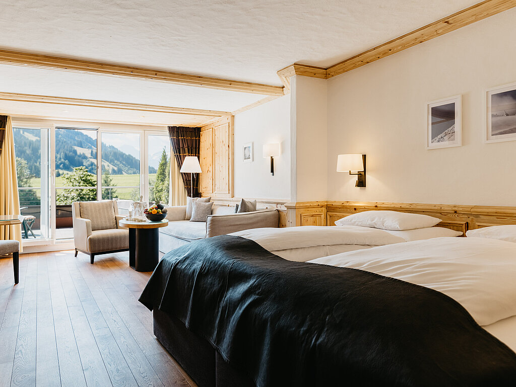 <p>Ein Hotelzimmer mit Blick auf die Berge.</p>
