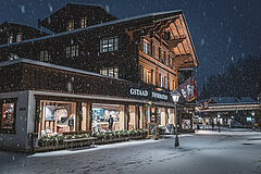 Office du tourisme de Gstaad en hiver.