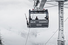 Eine der neuen Eggli Gondel die Platz bis zu 10 Personen bietet .